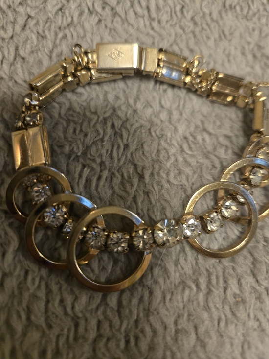 Jewelry - Gold Crystal Circle Link Bracelet with Sparkling Stones